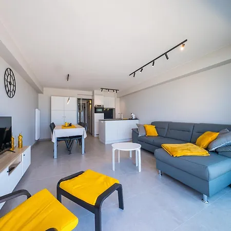Spacious With View, Cleaning Included Apartment Middelkerke