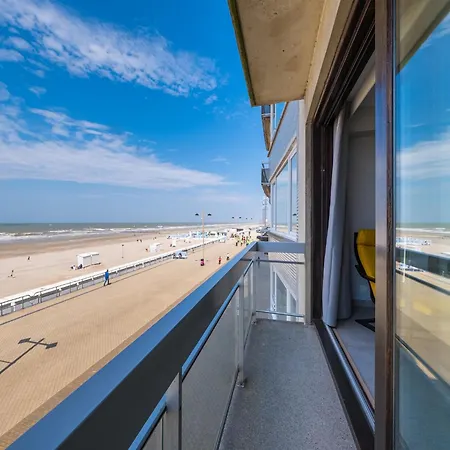 Spacious With View, Cleaning Included Apartment *