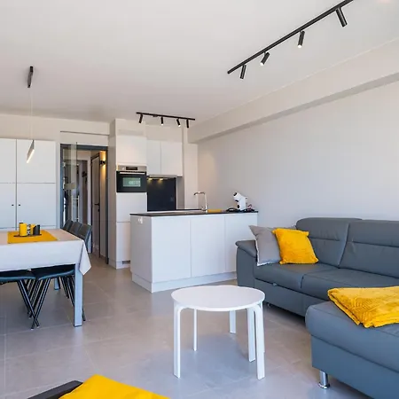Spacious With View, Cleaning Included *